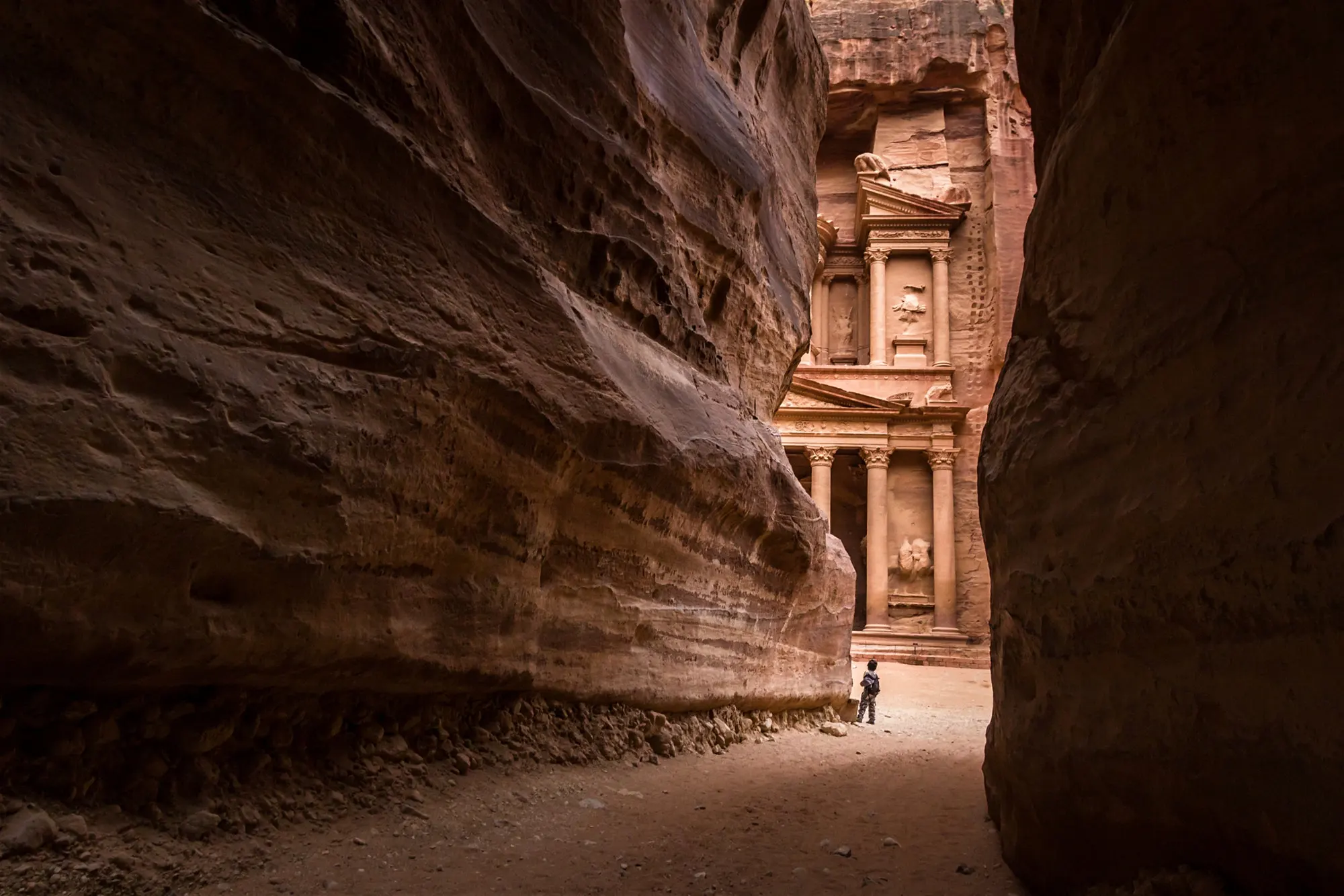 explore seeq of Petra - the walking path toward the rose city